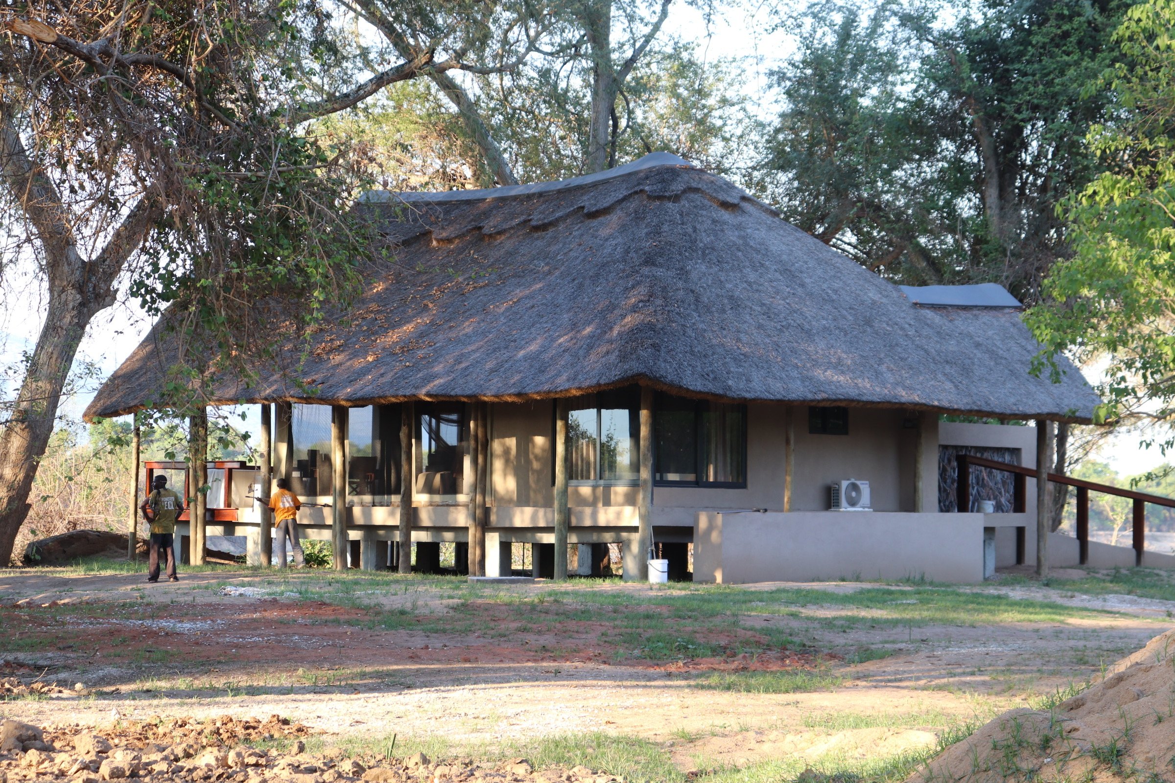 hunting-lodge-in-zambia