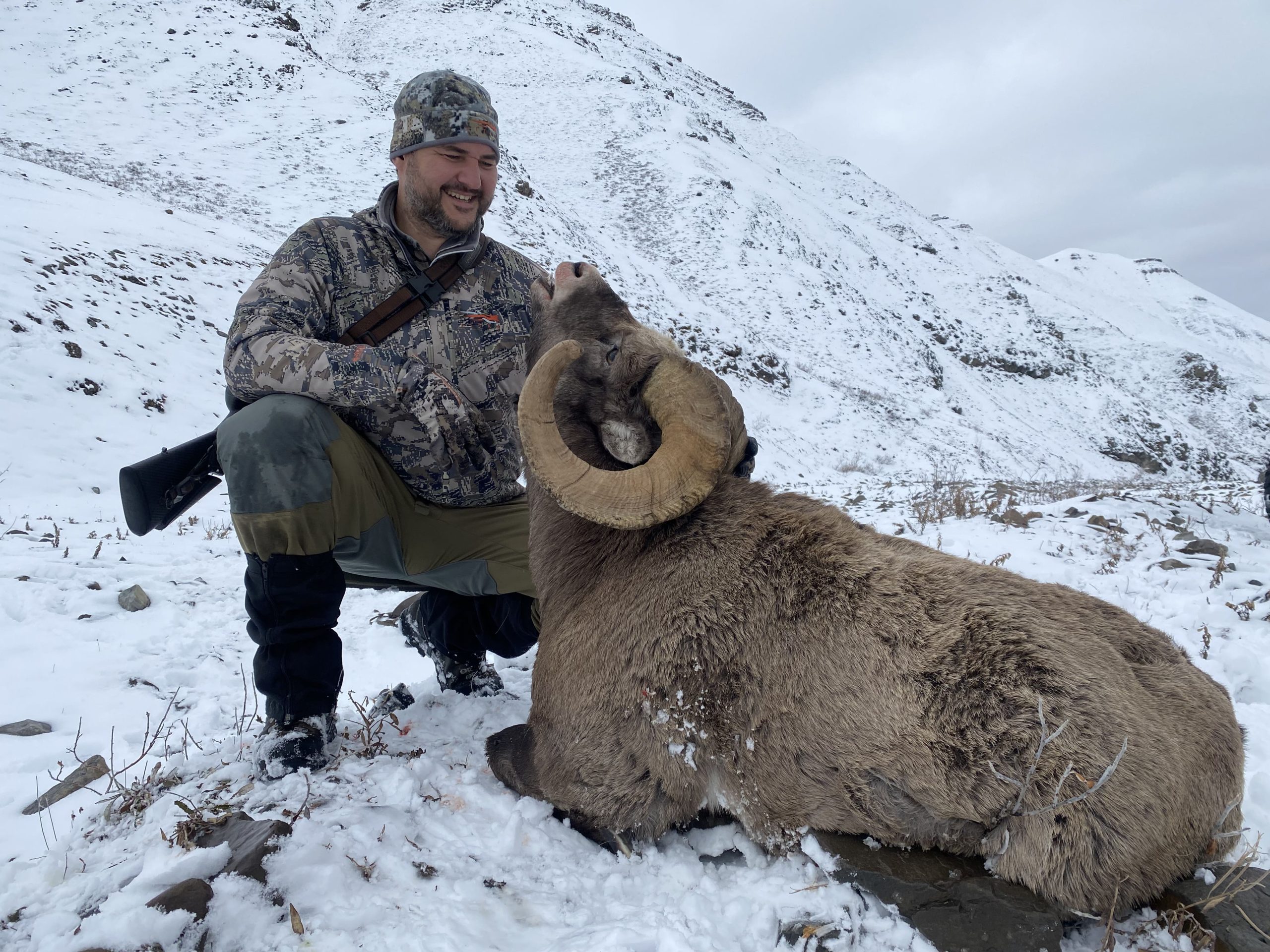 yakutia-snow-sheep-hunting